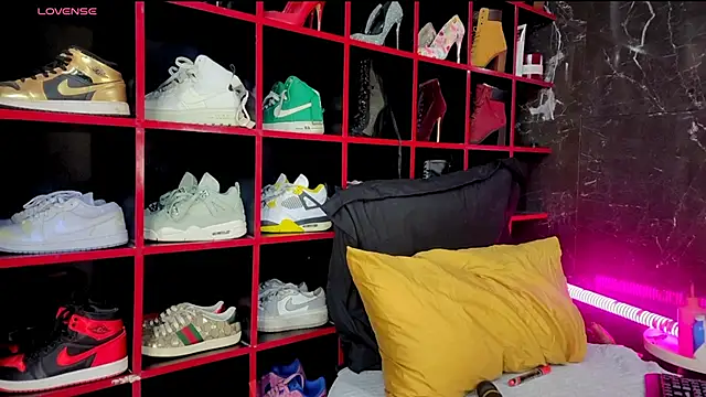 Indianbrownie online show from April 19, 10:36 am