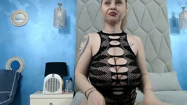 Snapshot of AretiAlisya chatting on February 26, 6:26 am AretiAlisya online show from February 26, 6:26 am