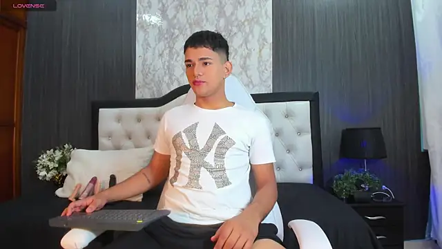 ander deimond  online show from January 3, 1:14 pm