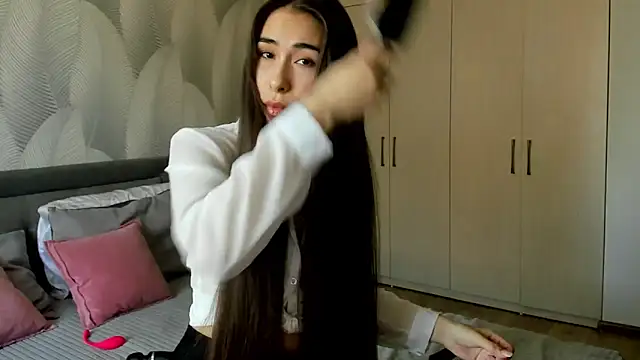 Snapshot of Bambiii_bby chatting on June 1, 6:48 am Bambiii bby online show from June 1, 6:48 am