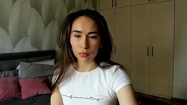 Snapshot of Bambiii_bby chatting on June 15, 6:26 am Bambiii bby online show from June 15, 6:26 am