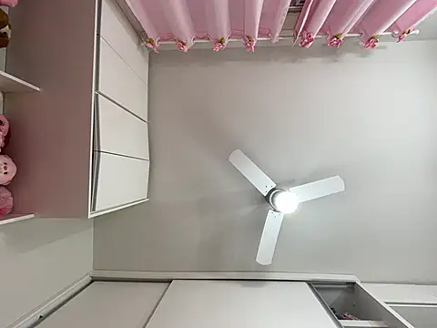 lariic online show from March 10, 12:48 pm