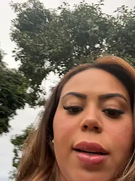 lariic online show from March 9, 8:35 pm