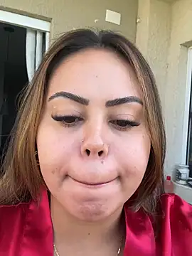 lariic online show from April 19, 2:27 pm