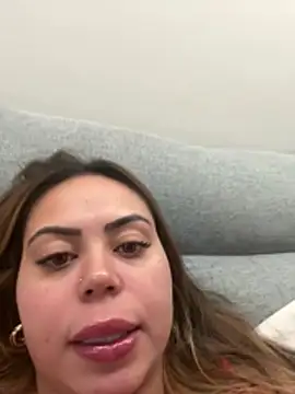 lariic online show from April 19, 10:23 pm