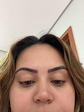 lariic online show from April 23, 1:07 am