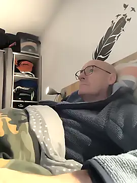 bogland33 online show from November 2, 8:33 pm