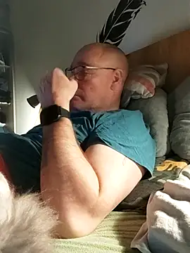 bogland33 online show from April 7, 7:47 pm