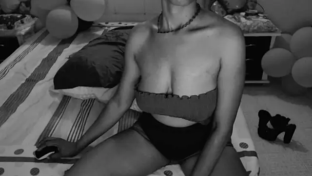 Snapshot of SashaBrianna99 chatting on February 27, 6:18 am SashaBrianna99 online show from February 27, 6:18 am