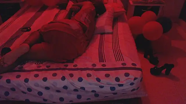 Snapshot of SashaBrianna99 chatting on March 2, 4:28 am SashaBrianna99 online show from March 2, 4:28 am