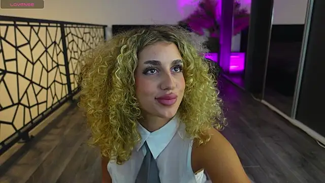 Snapshot of CurlyAnt0 chatting on July 8, 11:09 pm CurlyAnt0 online show from July 8, 11:09 pm