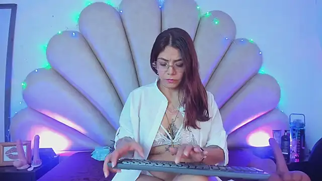 Snapshot of Anna__Spencer chatting on February 17, 12:27 pm Anna Spencer online show from February 17, 12:27 pm