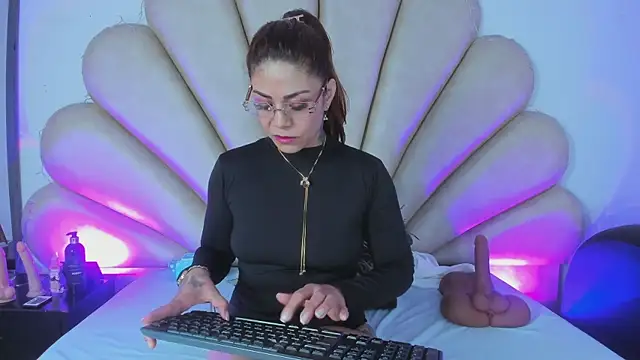 Snapshot of Anna__Spencer chatting on March 7, 12:12 pm Anna Spencer online show from March 7, 12:12 pm