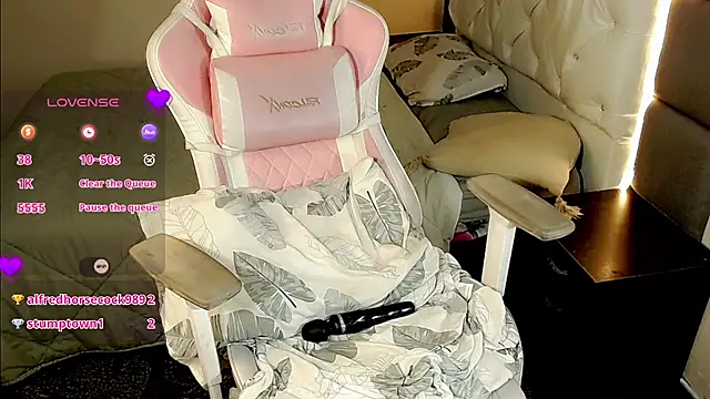 Snapshot of MimiRodriguez chatting on January 16, 4:49 am MimiRodriguez online show from January 16, 4:49 am