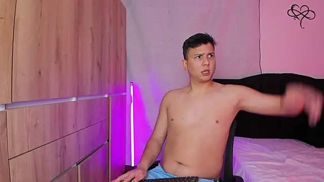 Snapshot of ANDREZALVAREZ chatting on January 14, 11:42 pm ANDREZALVAREZ online show from January 14, 11:42 pm