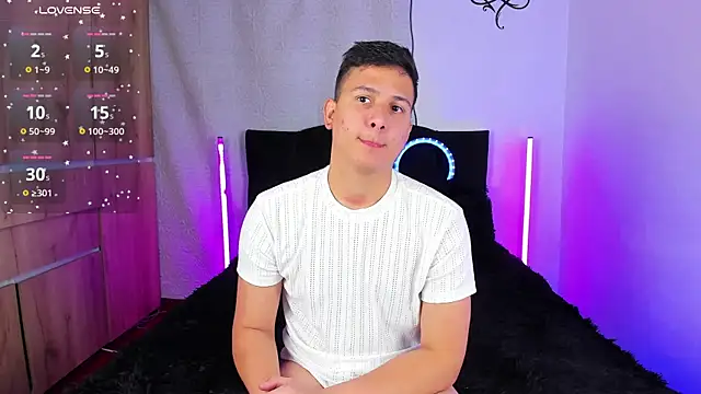 Snapshot of ANDREZALVAREZ chatting on January 17, 6:29 am ANDREZALVAREZ online show from January 17, 6:29 am