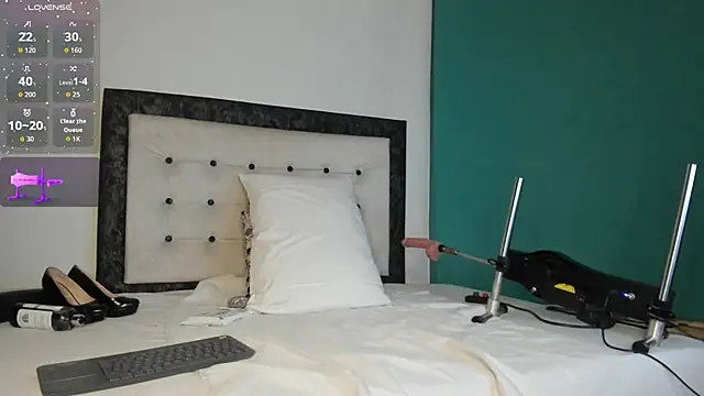 kinky polar online show from February 25, 4:00 am