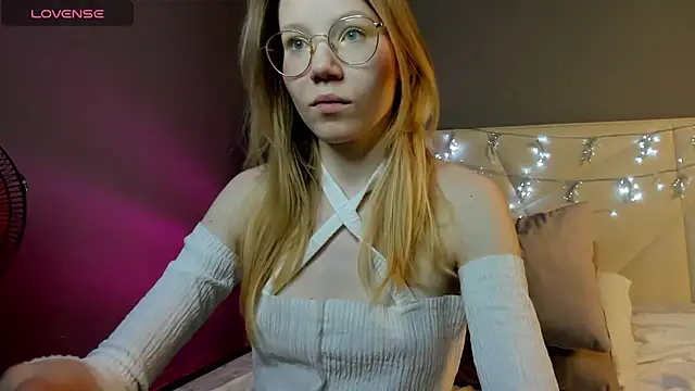 Snapshot of Esme_Runn chatting on January 10, 9:55 am Esme Runn online show from January 10, 9:55 am