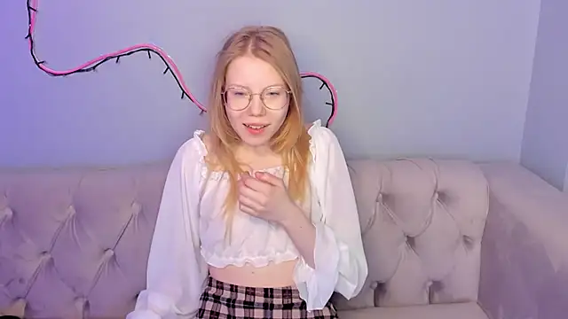 Snapshot of Esme_Runn chatting on January 29, 3:47 pm Esme Runn online show from January 29, 3:47 pm