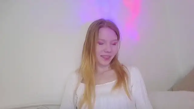 Snapshot of Esme_Runn chatting on February 28, 8:20 am Esme Runn online show from February 28, 8:20 am