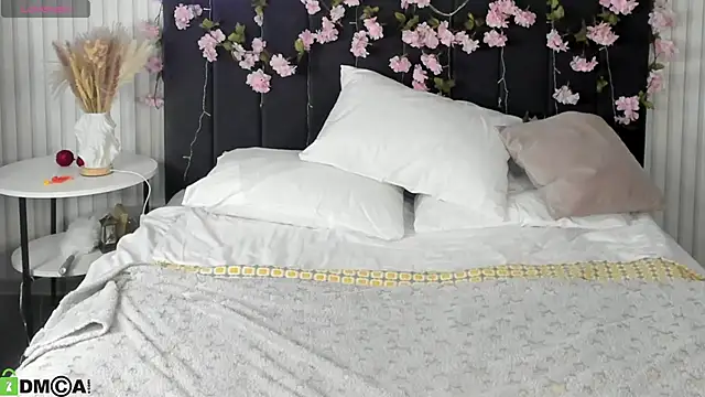 Snapshot of Esme_Runn chatting on November 8, 3:29 am Esme Runn online show from November 8, 3:29 am