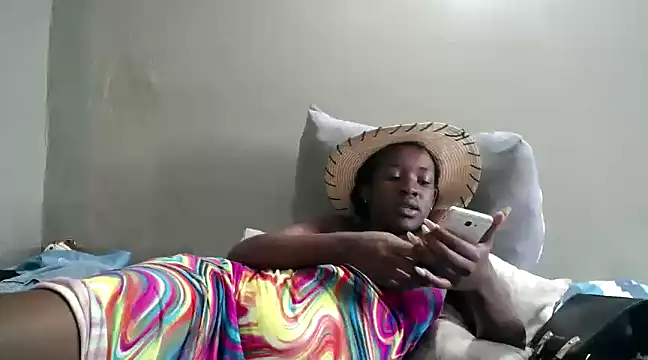 SexyRed18 online show from December 2, 12:18 pm