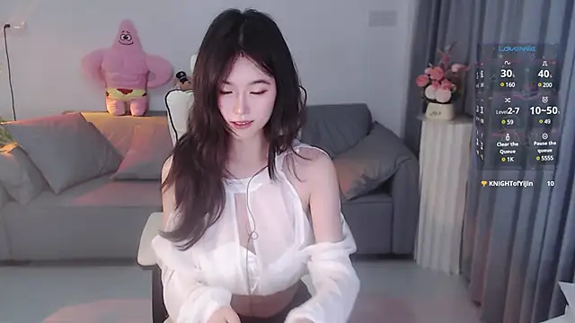 YiJin-a online show from December 6, 1:44 pm