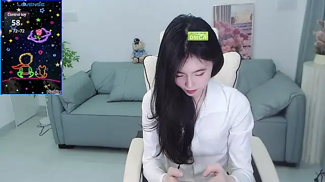 YiJin-a online show from February 15, 2:33 pm