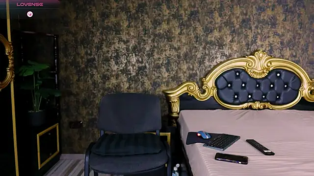 Snapshot of AaronMuscle chatting on September 8, 4:39 pm AaronMuscle online show from September 8, 4:39 pm