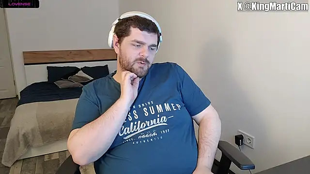 Snapshot of KingMarti chatting on March 21, 9:40 pm KingMarti online show from March 21, 9:40 pm