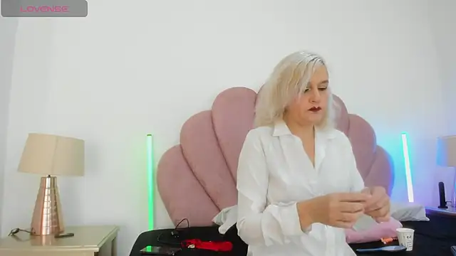 CarolinaGlamour online show from April 21, 6:44 pm