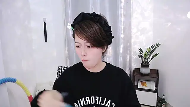 Snapshot of Fan_ting chatting on February 17, 6:09 am Fan ting online show from February 17, 6:09 am