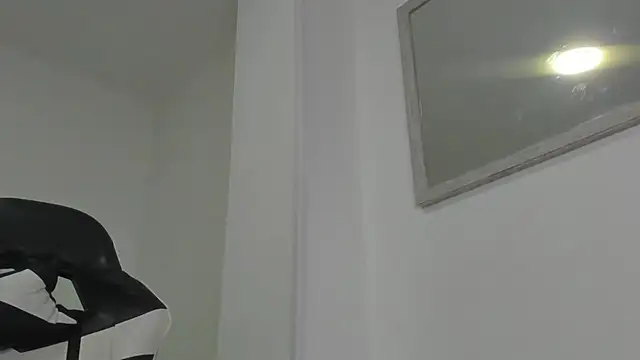 Snapshot of evelin_leroy chatting on October 29, 12:07 pm evelin leroy online show from October 29, 12:07 pm