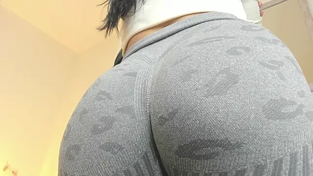 Snapshot of evelin_leroy chatting on November 6, 12:06 pm evelin leroy online show from November 6, 12:06 pm