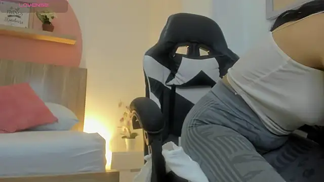 Snapshot of evelin_leroy chatting on November 27, 11:56 am evelin leroy online show from November 27, 11:56 am