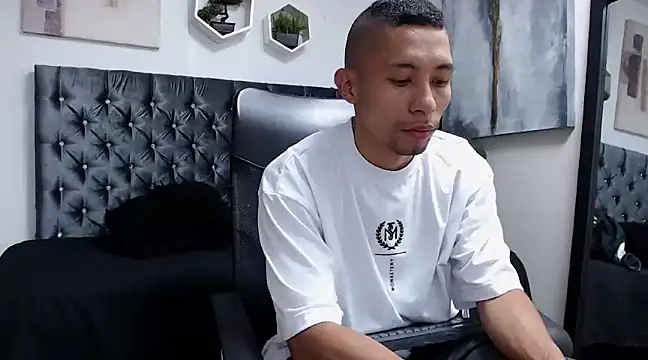 Snapshot of richar_voller chatting on December 4, 11:19 am richar voller online show from December 4, 11:19 am