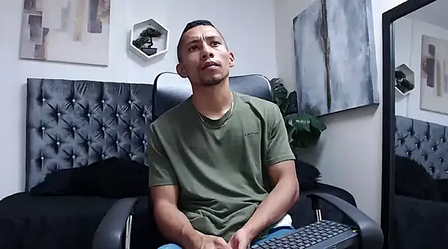 Snapshot of richar_voller chatting on December 7, 11:29 am richar voller online show from December 7, 11:29 am