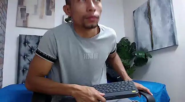 Snapshot of richar_voller chatting on December 11, 11:30 am richar voller online show from December 11, 11:30 am