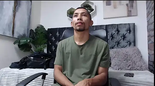 Snapshot of richar_voller chatting on December 21, 11:22 am richar voller online show from December 21, 11:22 am