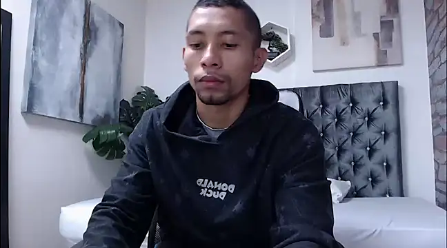 Snapshot of richar_voller chatting on January 3, 11:35 am richar voller online show from January 3, 11:35 am