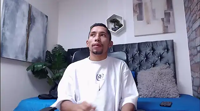 Snapshot of richar_voller chatting on January 8, 11:32 am richar voller online show from January 8, 11:32 am