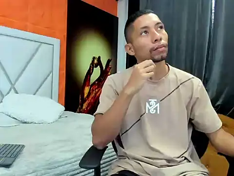 Snapshot of richar_voller chatting on October 16, 11:33 am richar voller online show from October 16, 11:33 am