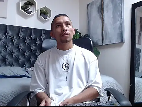 Snapshot of richar_voller chatting on October 20, 11:21 am richar voller online show from October 20, 11:21 am