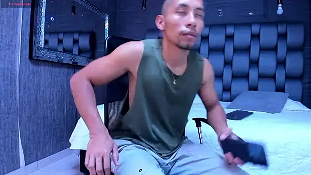 Snapshot of richar_voller chatting on October 22, 11:32 am richar voller online show from October 22, 11:32 am