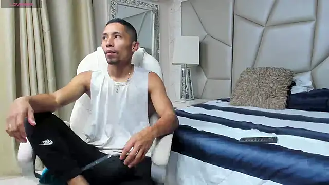 Snapshot of richar_voller chatting on November 5, 12:05 pm richar voller online show from November 5, 12:05 pm