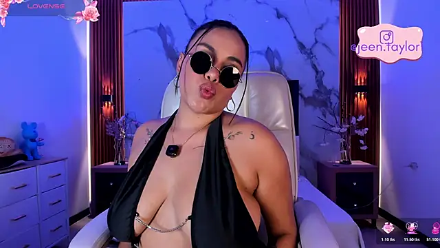 Snapshot of Jeen_Taylor chatting on April 22, 8:10 pm Jeen Taylor online show from April 22, 8:10 pm