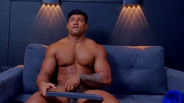 Snapshot of CallumMuscle chatting on February 6, 7:02 am CallumMuscle online show from February 6, 7:02 am