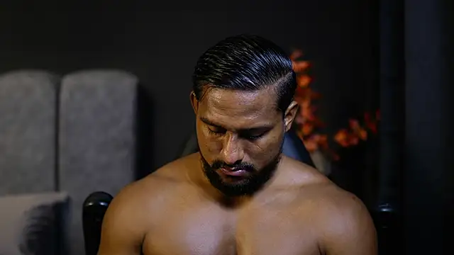 Snapshot of CallumMuscle chatting on November 5, 12:21 am CallumMuscle online show from November 5, 12:21 am