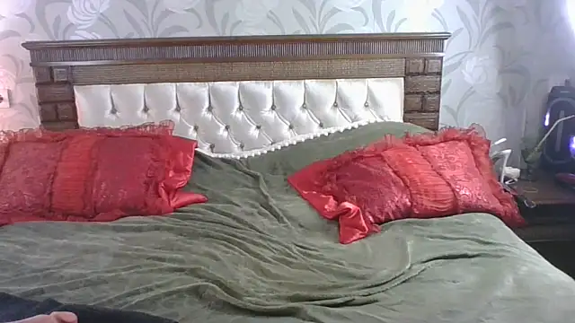 Izabella gold online show from October 8, 3:20 pm