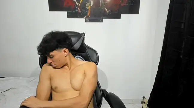 Snapshot of enzo_sloran chatting on February 18, 4:16 pm enzo sloran online show from February 18, 4:16 pm